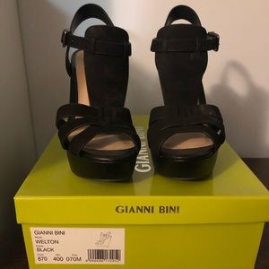 Women’s Gianni Bini Welton Wedges